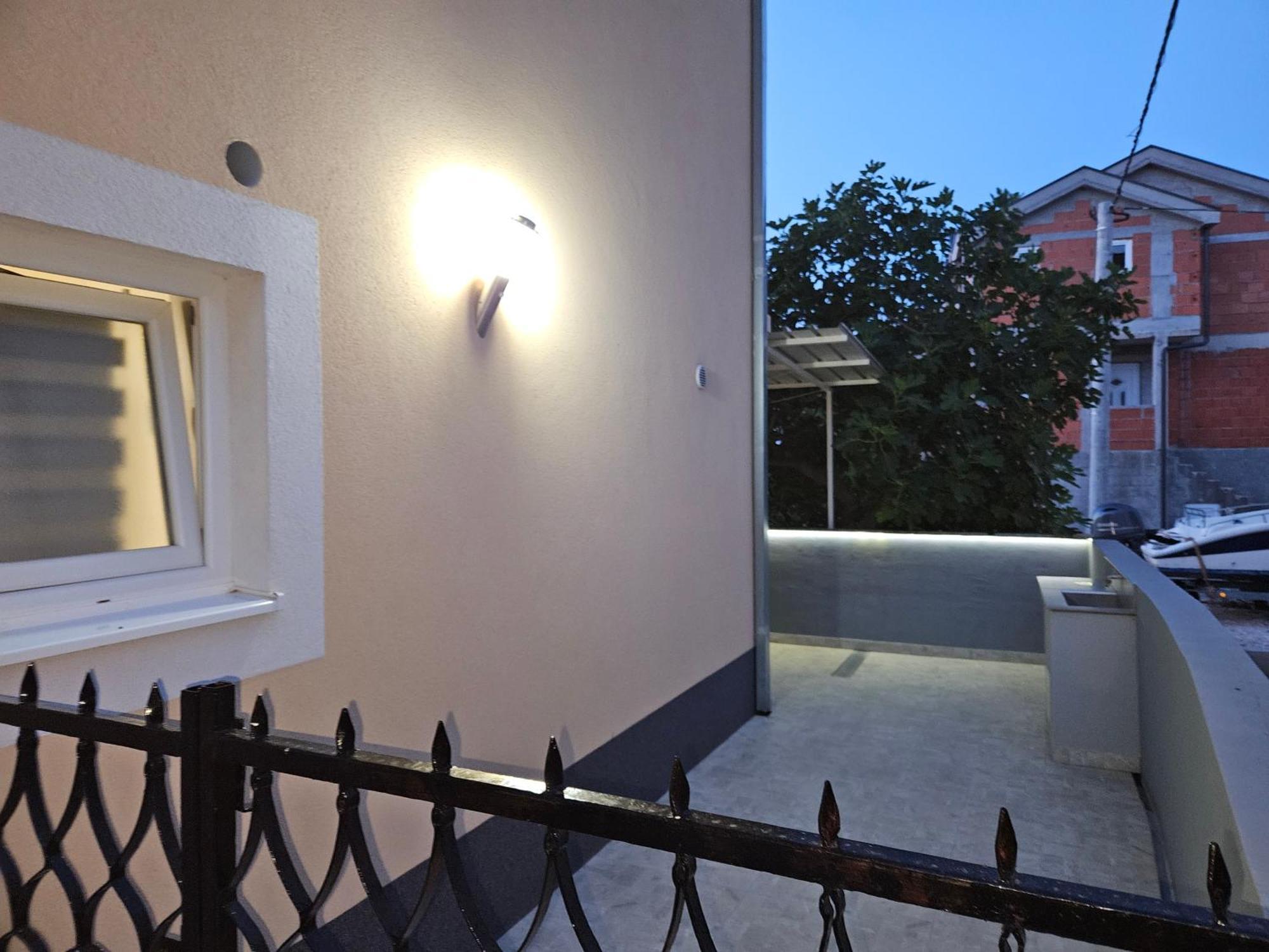 Brand New Modern Apartment Blanca With Jacuzi And Terrace Kastela Exterior photo