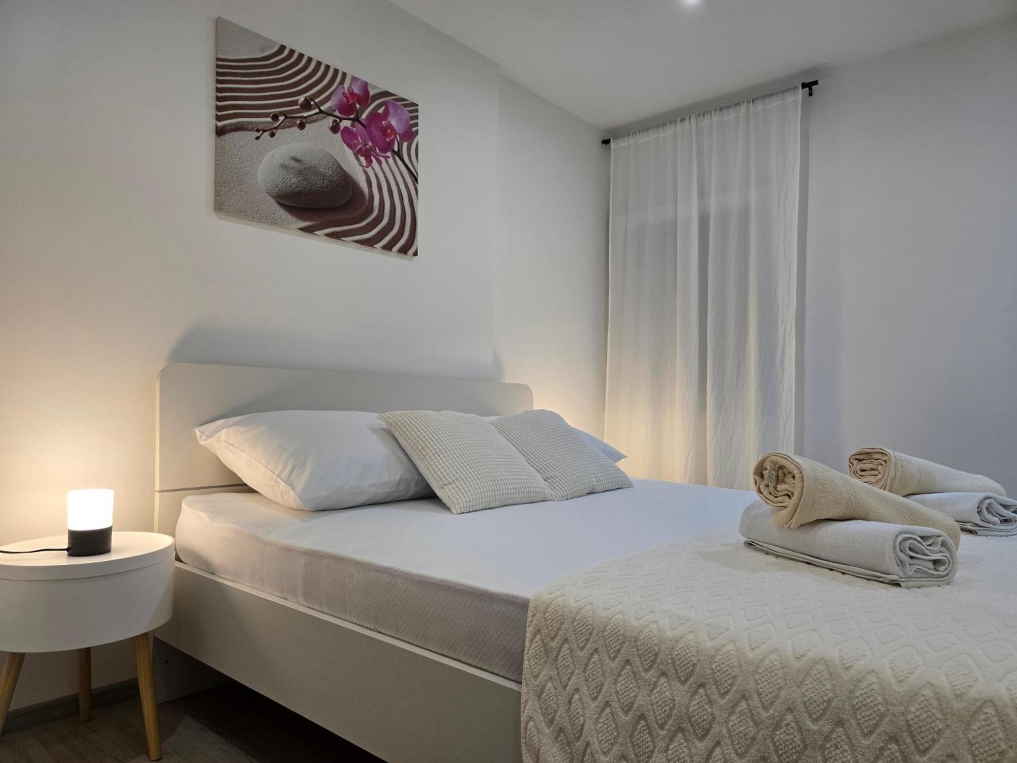 Brand New Modern Apartment Blanca With Jacuzi And Terrace Kastela Exterior photo