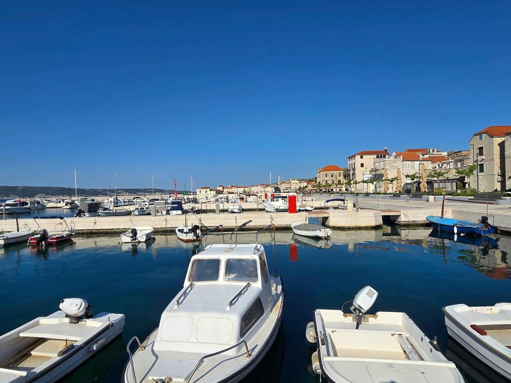 Brand New Modern Apartment Blanca With Jacuzi And Terrace Kastela Exterior photo