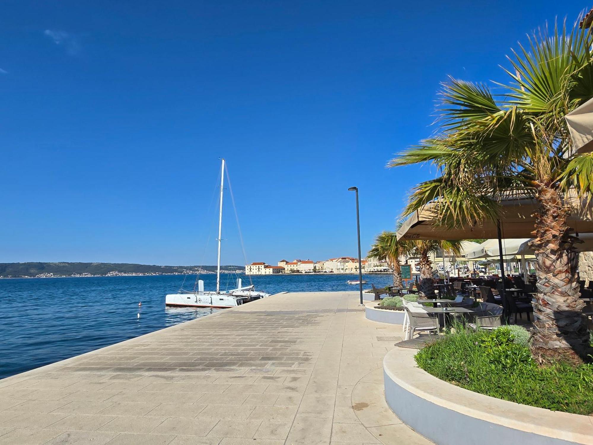 Brand New Modern Apartment Blanca With Jacuzi And Terrace Kastela Exterior photo