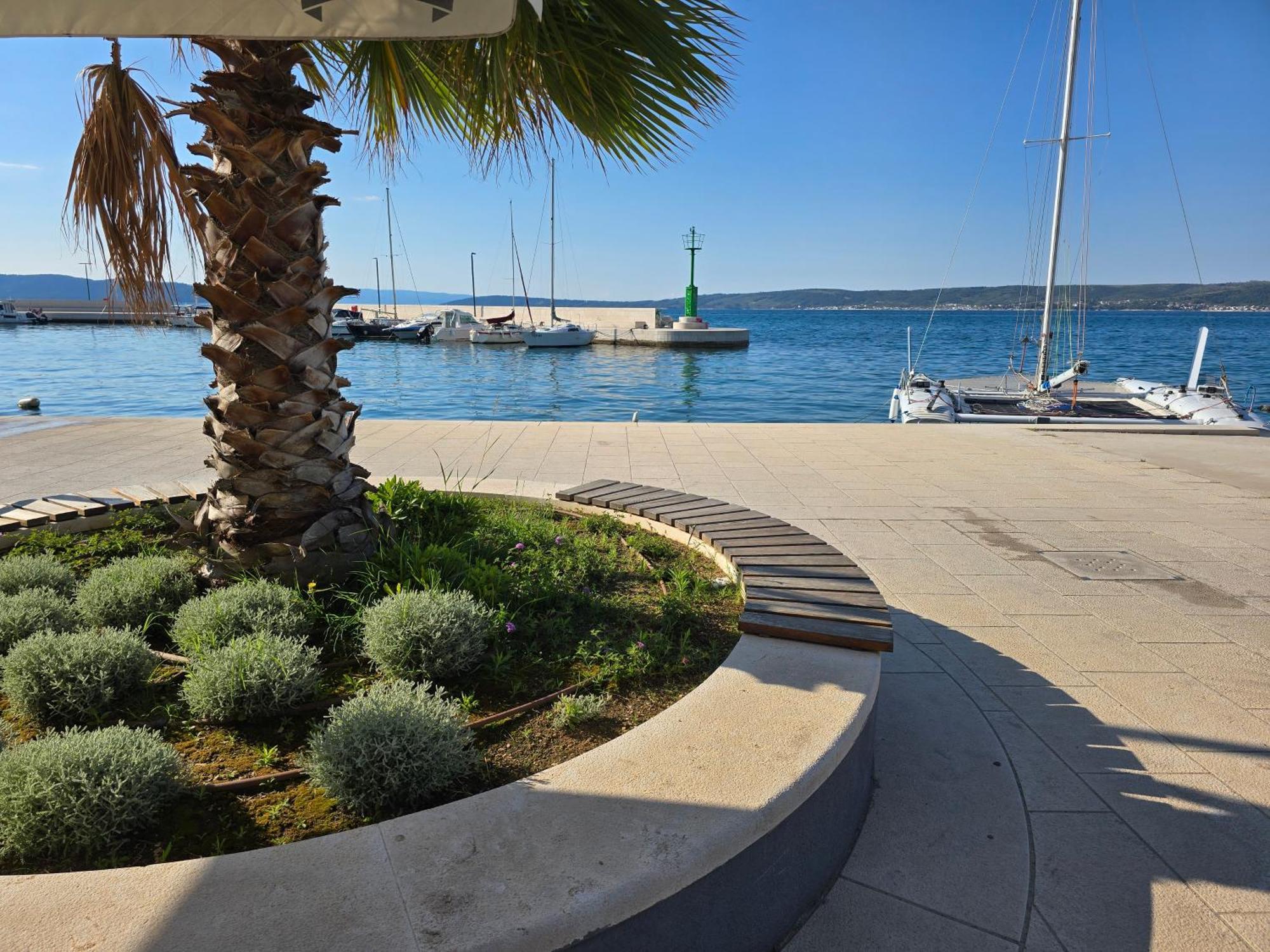 Brand New Modern Apartment Blanca With Jacuzi And Terrace Kastela Exterior photo