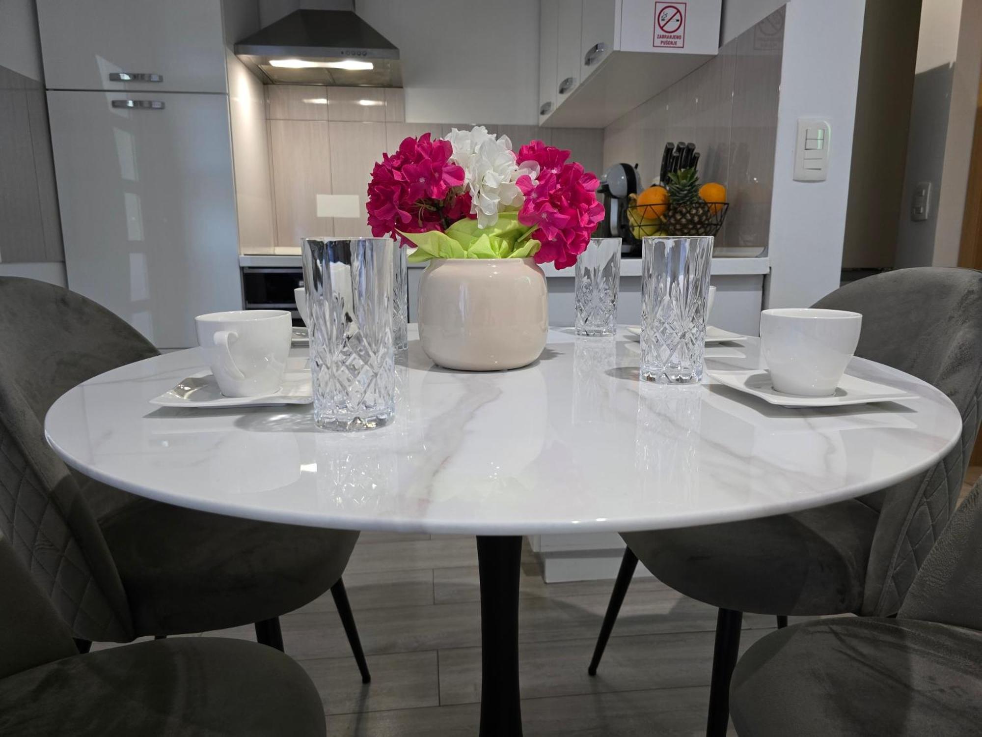 Brand New Modern Apartment Blanca With Jacuzi And Terrace Kastela Exterior photo
