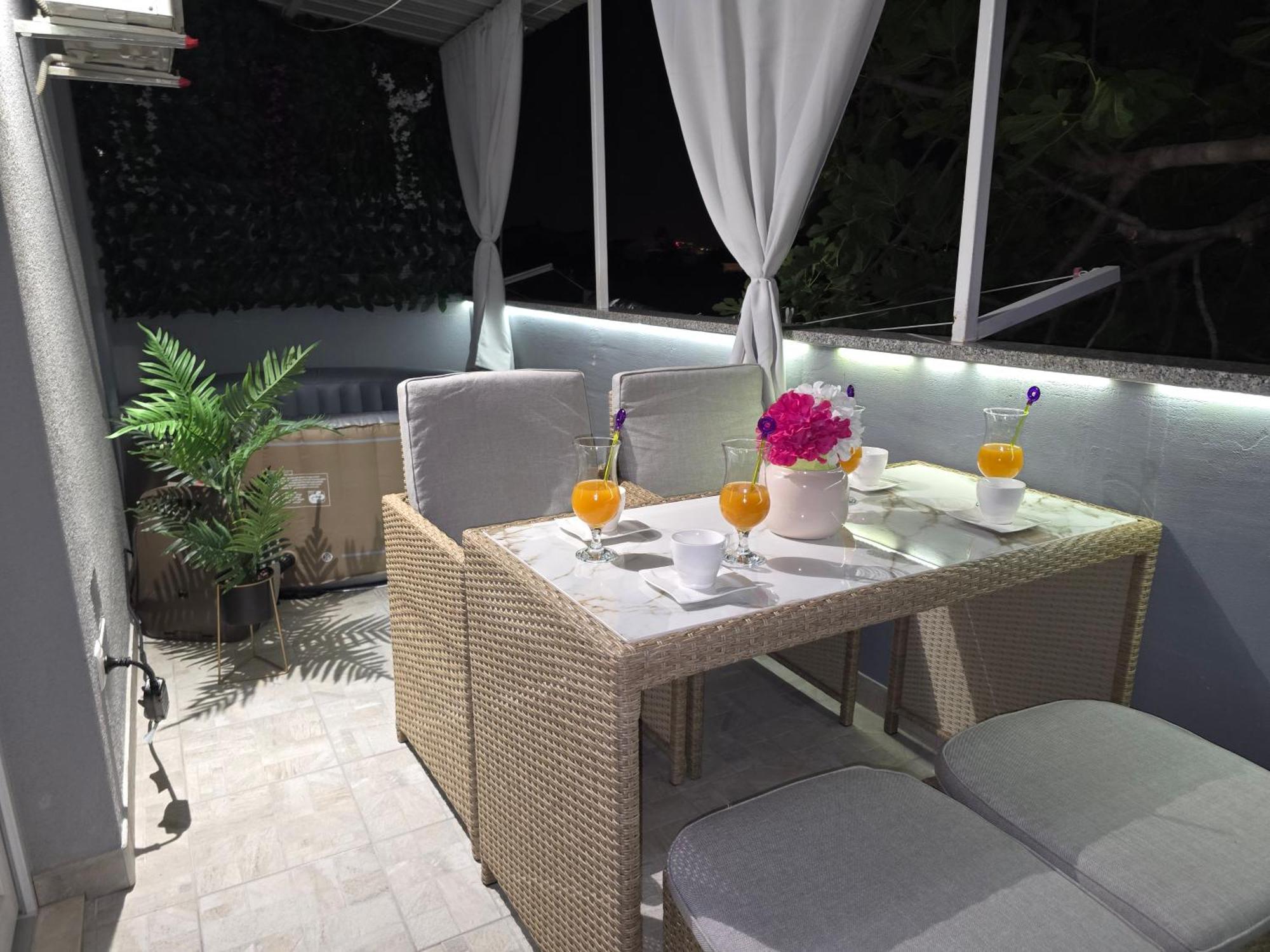 Brand New Modern Apartment Blanca With Jacuzi And Terrace Kastela Exterior photo