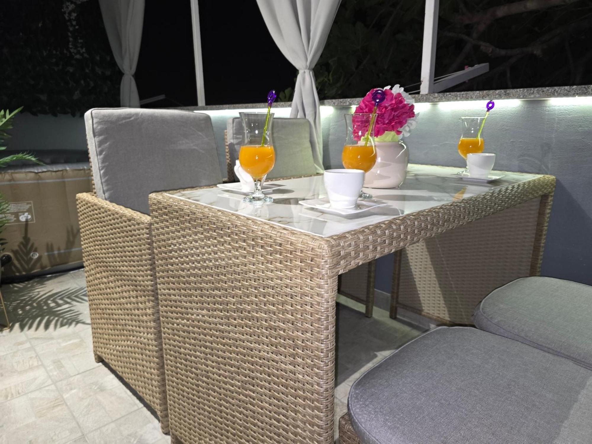 Brand New Modern Apartment Blanca With Jacuzi And Terrace Kastela Exterior photo